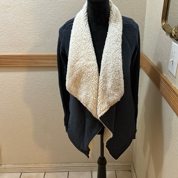 Abercrombie & Fitch Sweaters - Abercrombie & Fitch XS/S Navy Blue & Cream Open Shawl cardigan